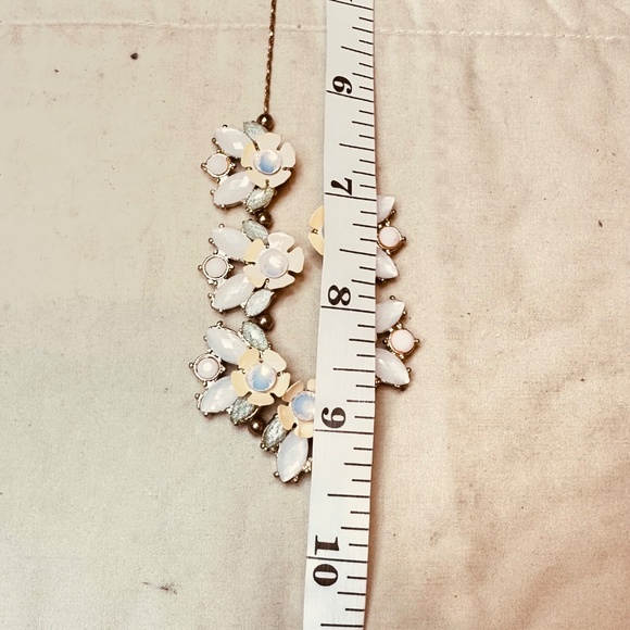 Gold Tone w/Foral Crystal Designed Beaded Necklace - Picture 7 of 11